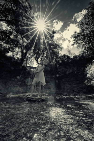 sunandsilver-AMModel-Wequiock-Falls-BW-2024-08-06-402-371 sunandsilver-AMModel-Wequiock-Falls-BW-2024-08-06-402-371
